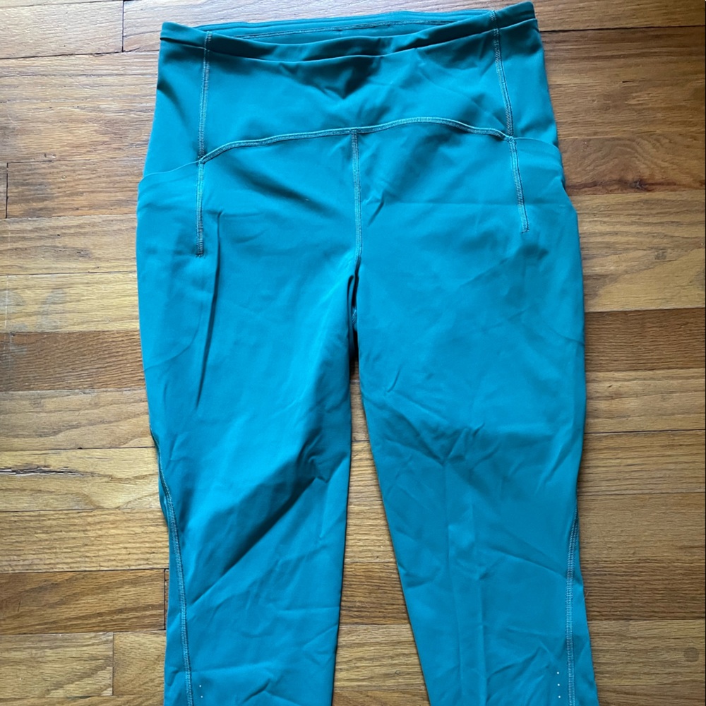 Swift speed high rise crop leggings 23”, teal lagoon color, never worn